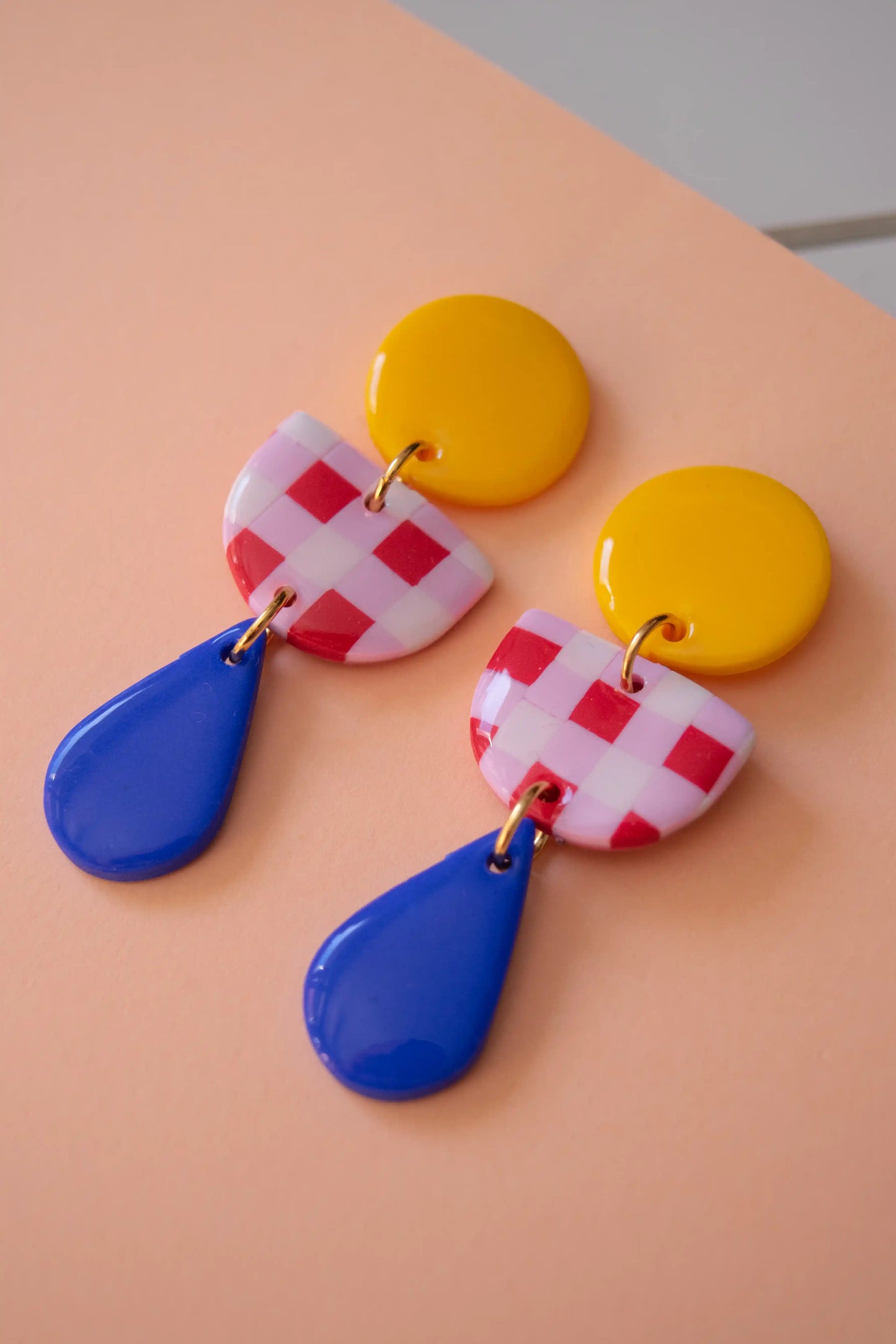 Pendientes pendientes geometrico vichy – JULIAHACECOSAS | Tienda de diseño Barcelona