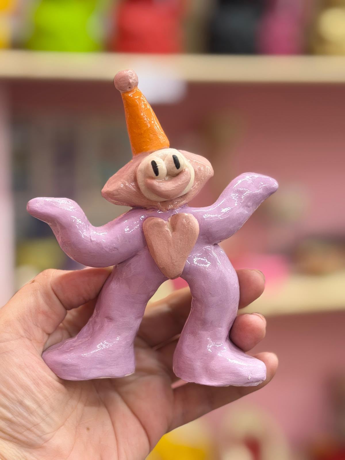 figura good boy lila