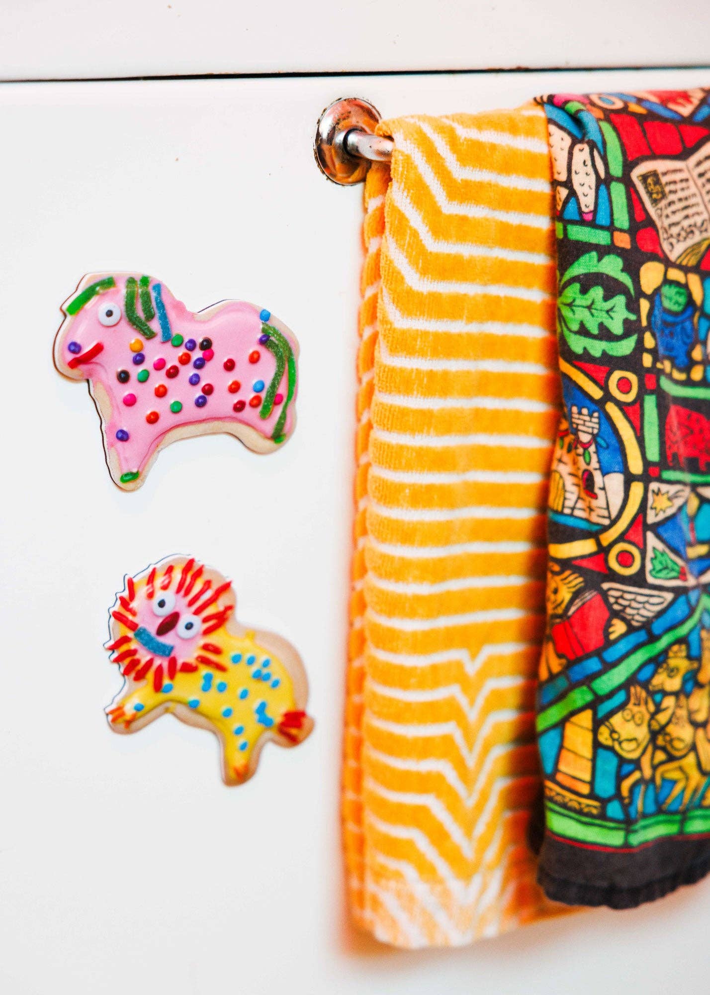 gentle thrills - Imán de galleta de león raro