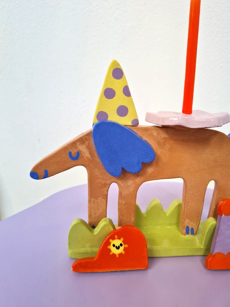 perro divertido con sombreros