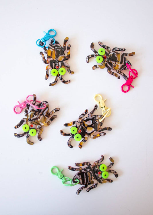 Llavero con forma de cucaracha