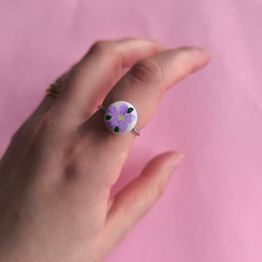 Anillo pintado redondo blanco y violeta – CCHIO | Tienda de diseño Barcelona