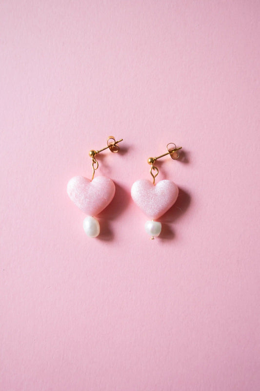 Pendientes corazon mini perlas rosa – JULIAHACECOSAS | Tienda de diseño Barcelona