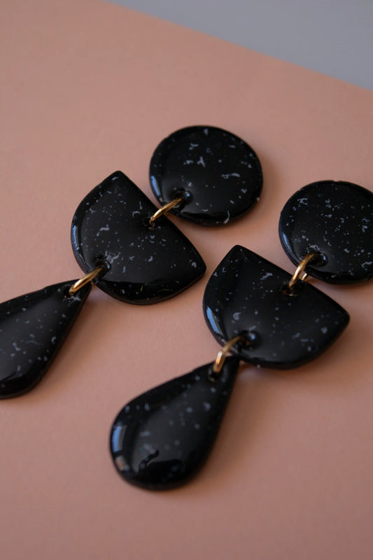 Pendientes geometrico negro – JULIAHACECOSAS | Tienda de diseño Barcelona