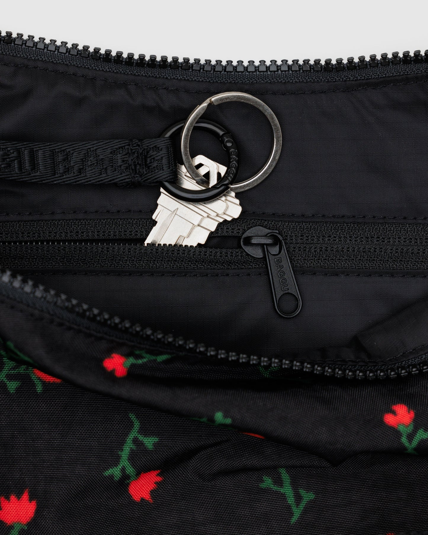 bolso negro flores baggu
