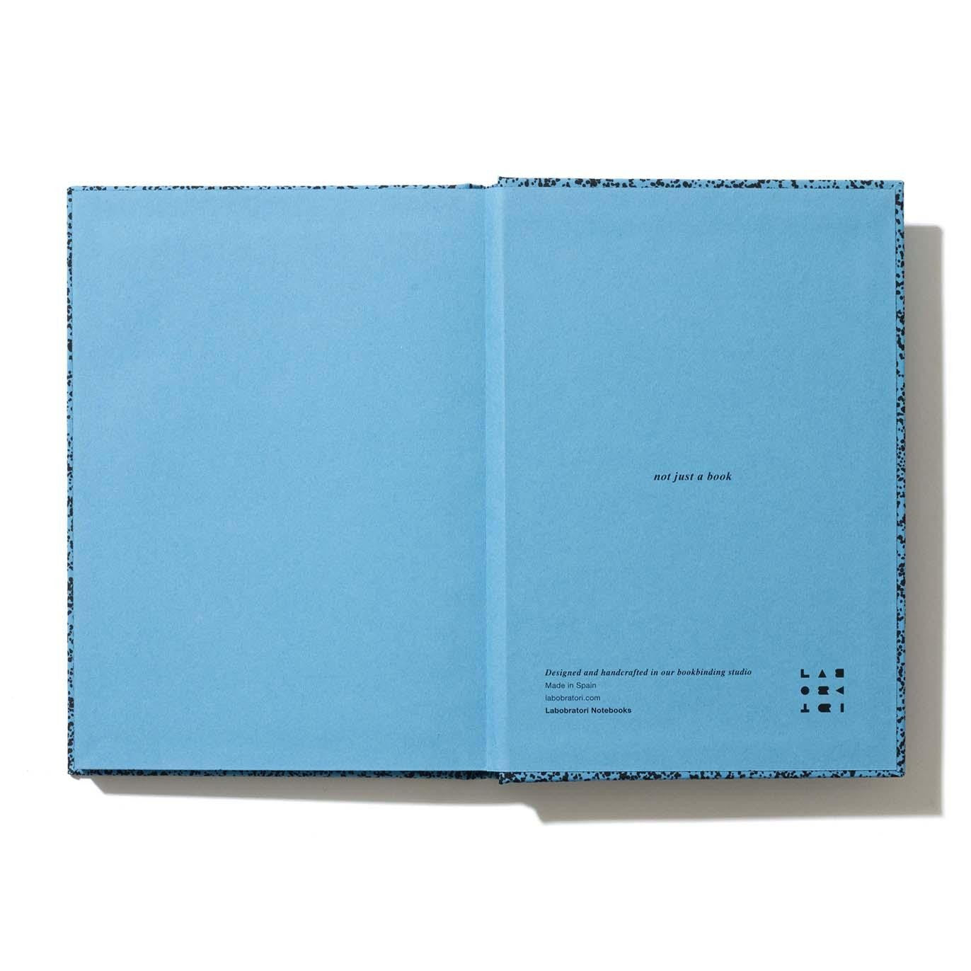 libreta azul tapa dura