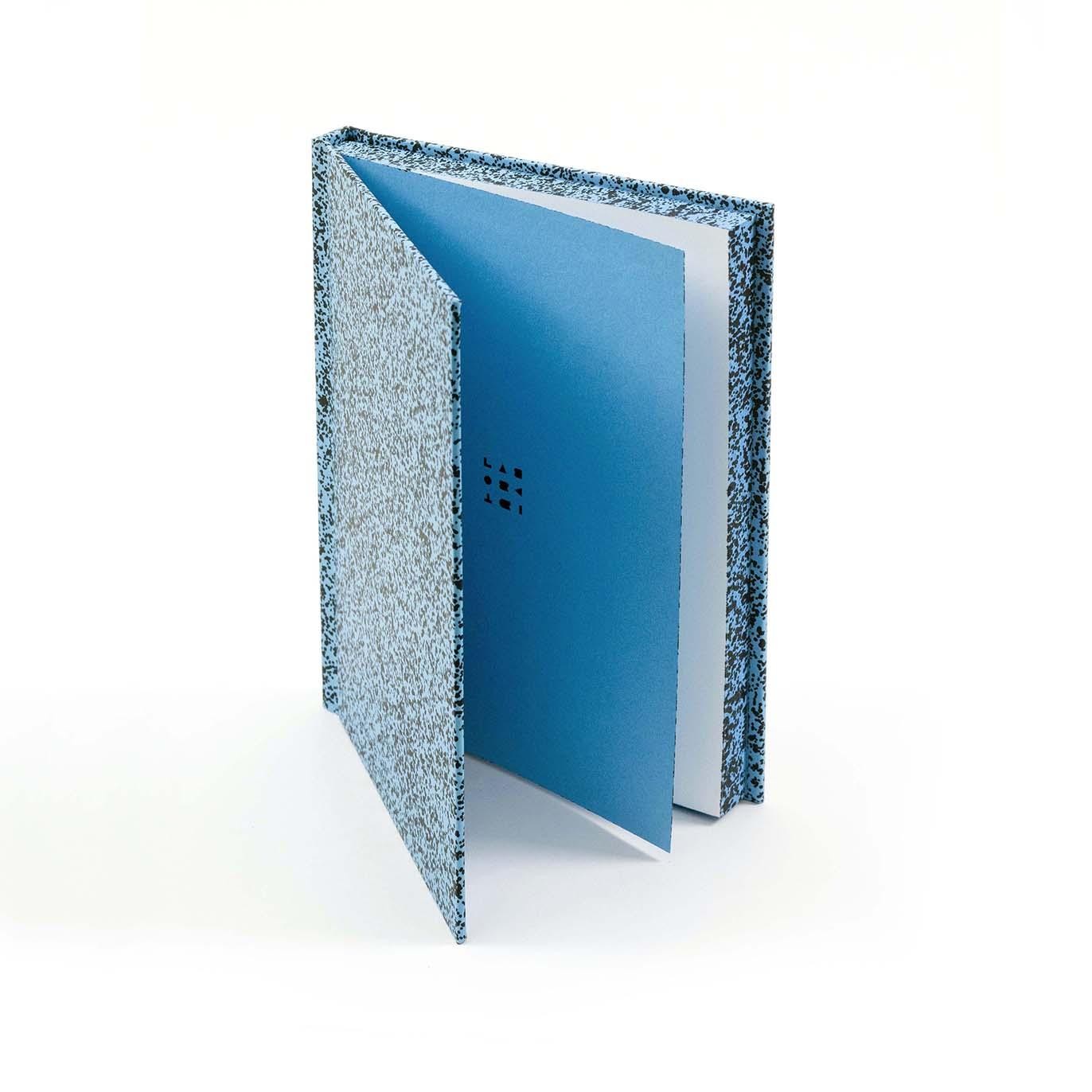 libreta azul tapa dura