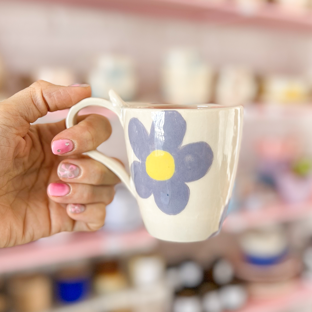 taza flores azules