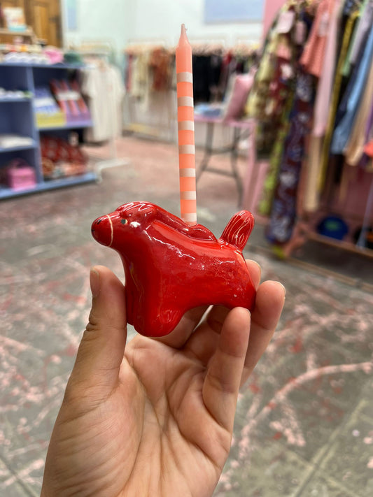miniatura caballo rojo