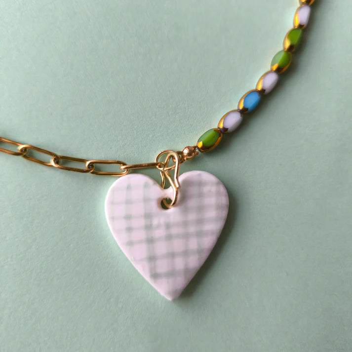 Collar charm artesanal corazon rayas