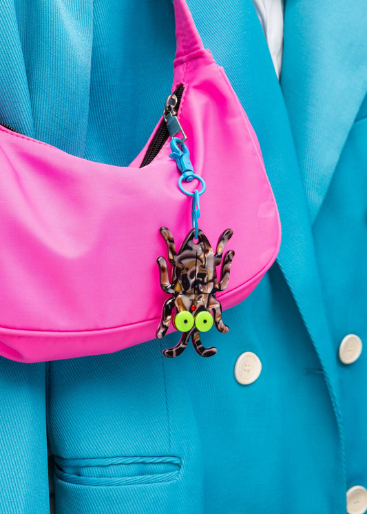 Llavero con forma de cucaracha