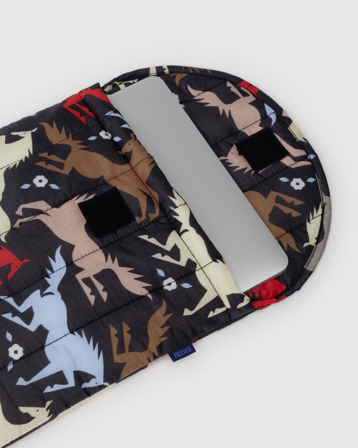 Funda portatil horse cut outs baggu