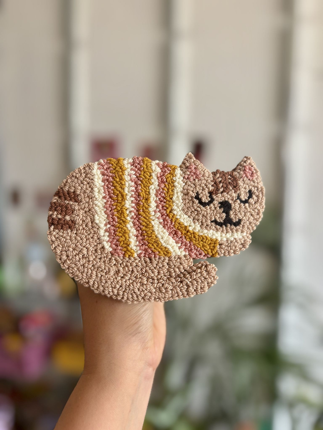 gato colgante pared