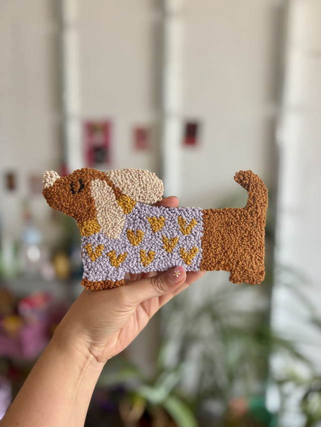 perro colgante pared