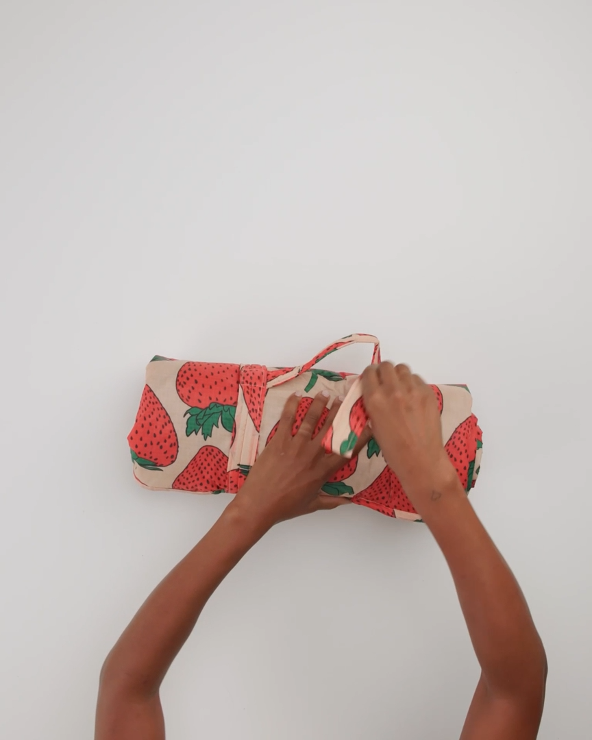 esterilla de picnic strawberry baggu